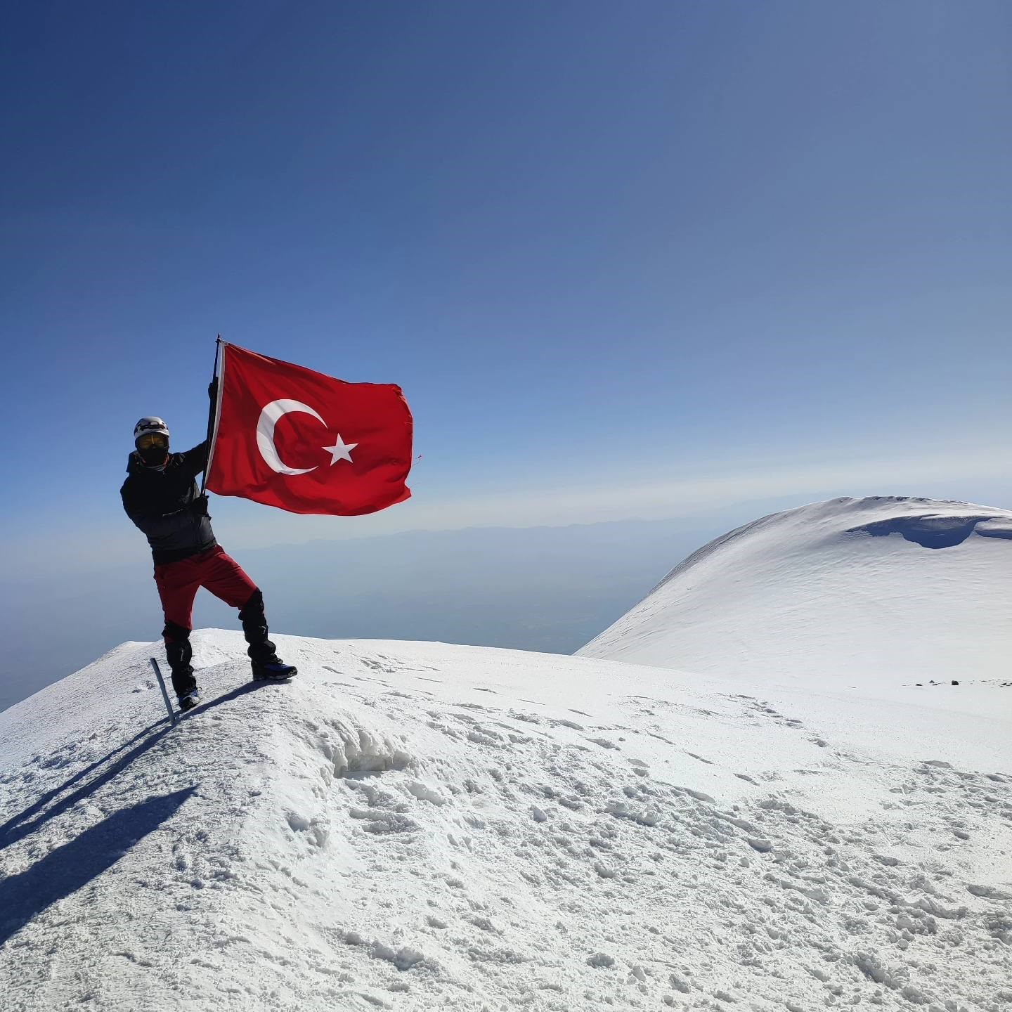 Aydınlı dağcı, Türkiye’nin çatısına tırmandı