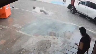 İzmir’de iki kişinin elektrik akımından hayatını kaybettiği anlar kamerada