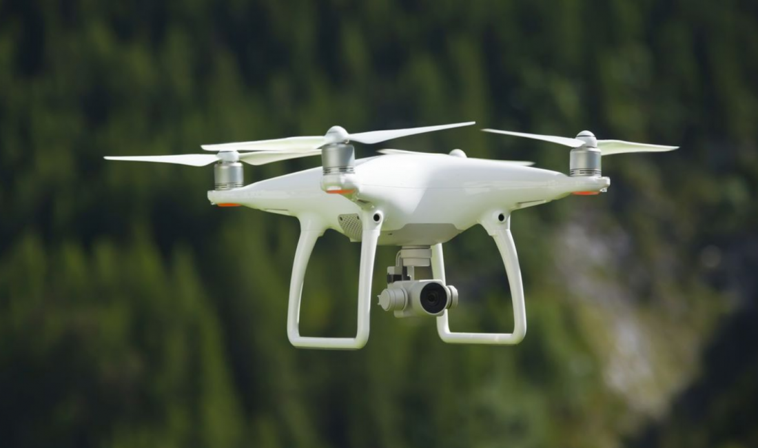 Drone kelimesi, etrafta uğultu