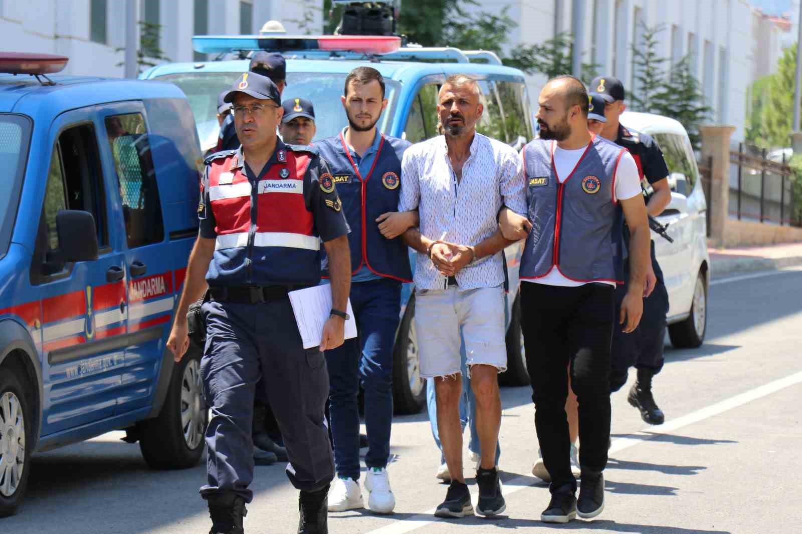 Denizli’de Evinde ölü bulunan yaşlı kadının oğlu, cinayet şüphelisi olarak tutuklandı