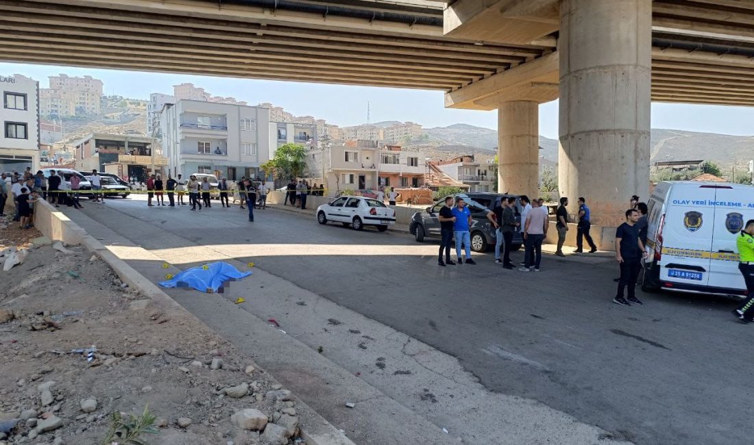 İzmir’in Menemen ilçesine kızlarıyla