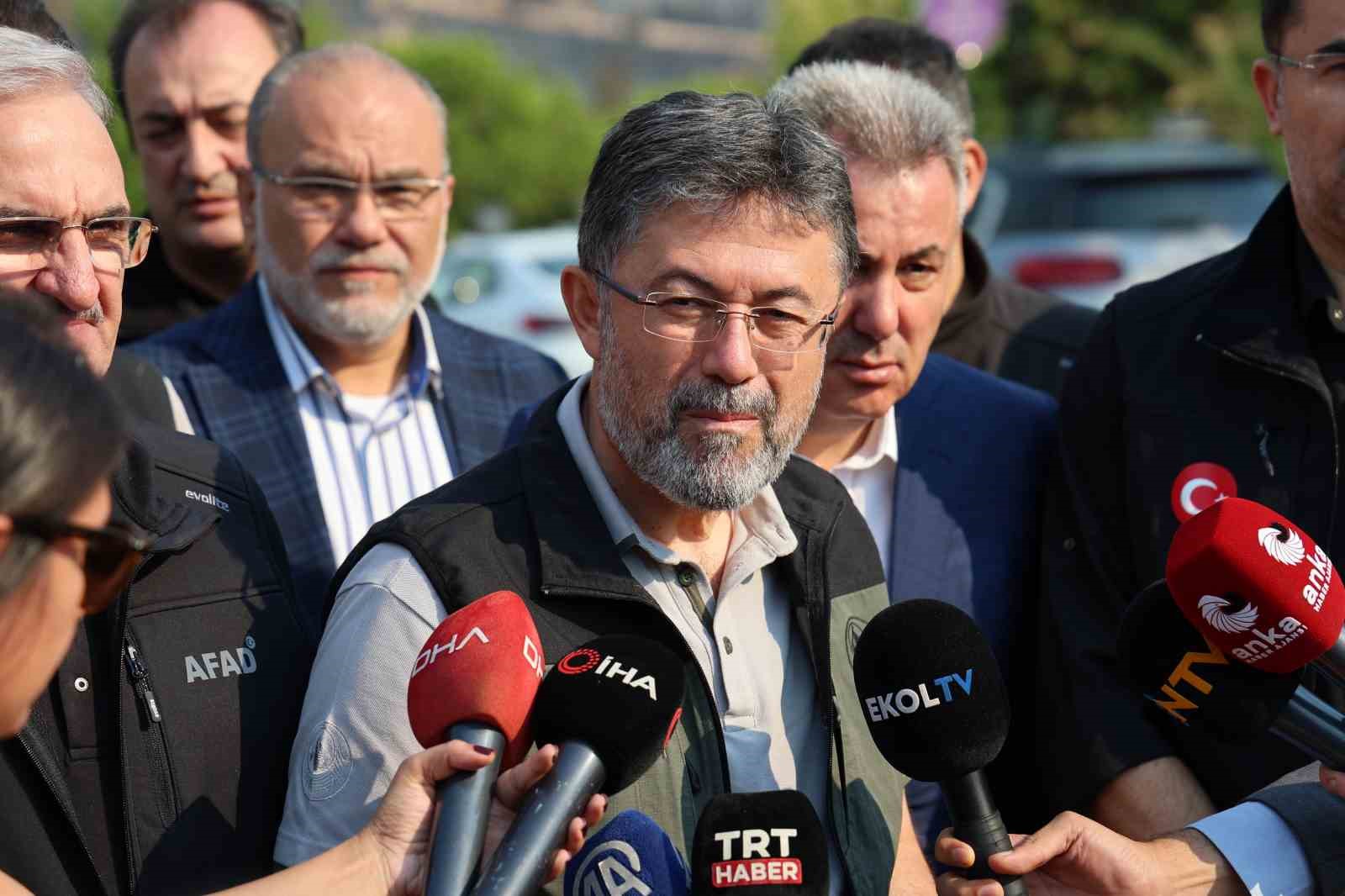 Bakan Yumaklı: “İzmir’de yangın şehirden uzaklaştı, tehlike kalmadı”