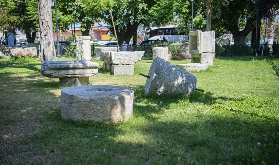 Kuşadası’nda vandalların son hedefi