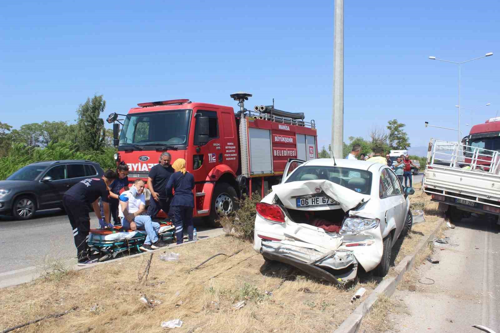 Manisa’da zincirleme kaza: 3 yaralı