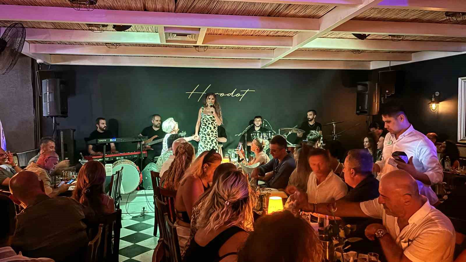 Sanatçı Dönmez’den Bodrum’da unutulmaz gece