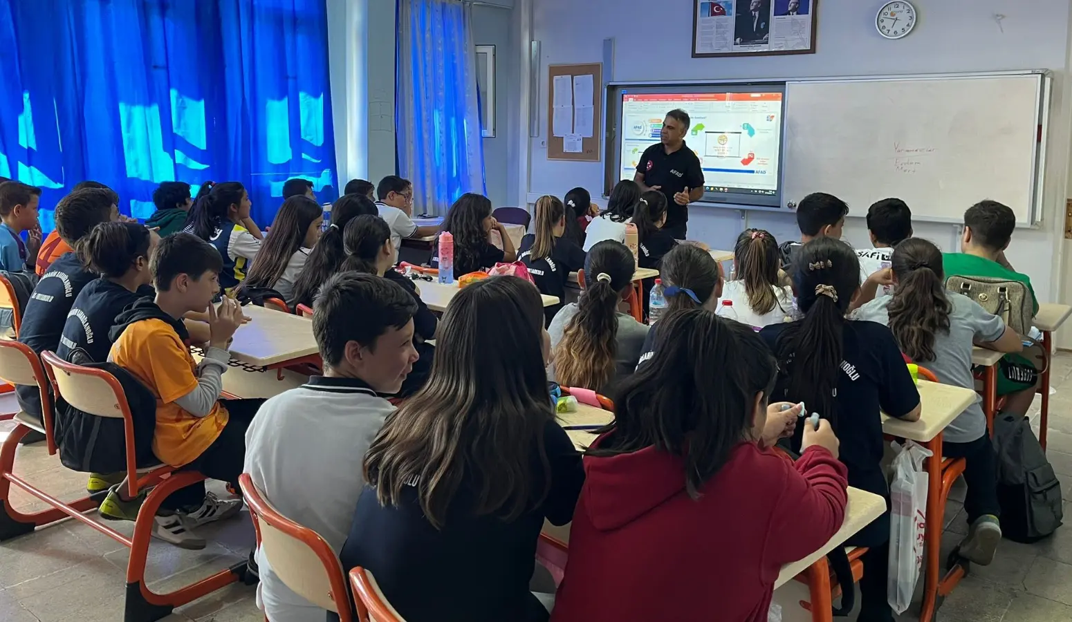 Muğla’da öğrenci ve öğretmenlere afet farkındalık eğitimi verildi