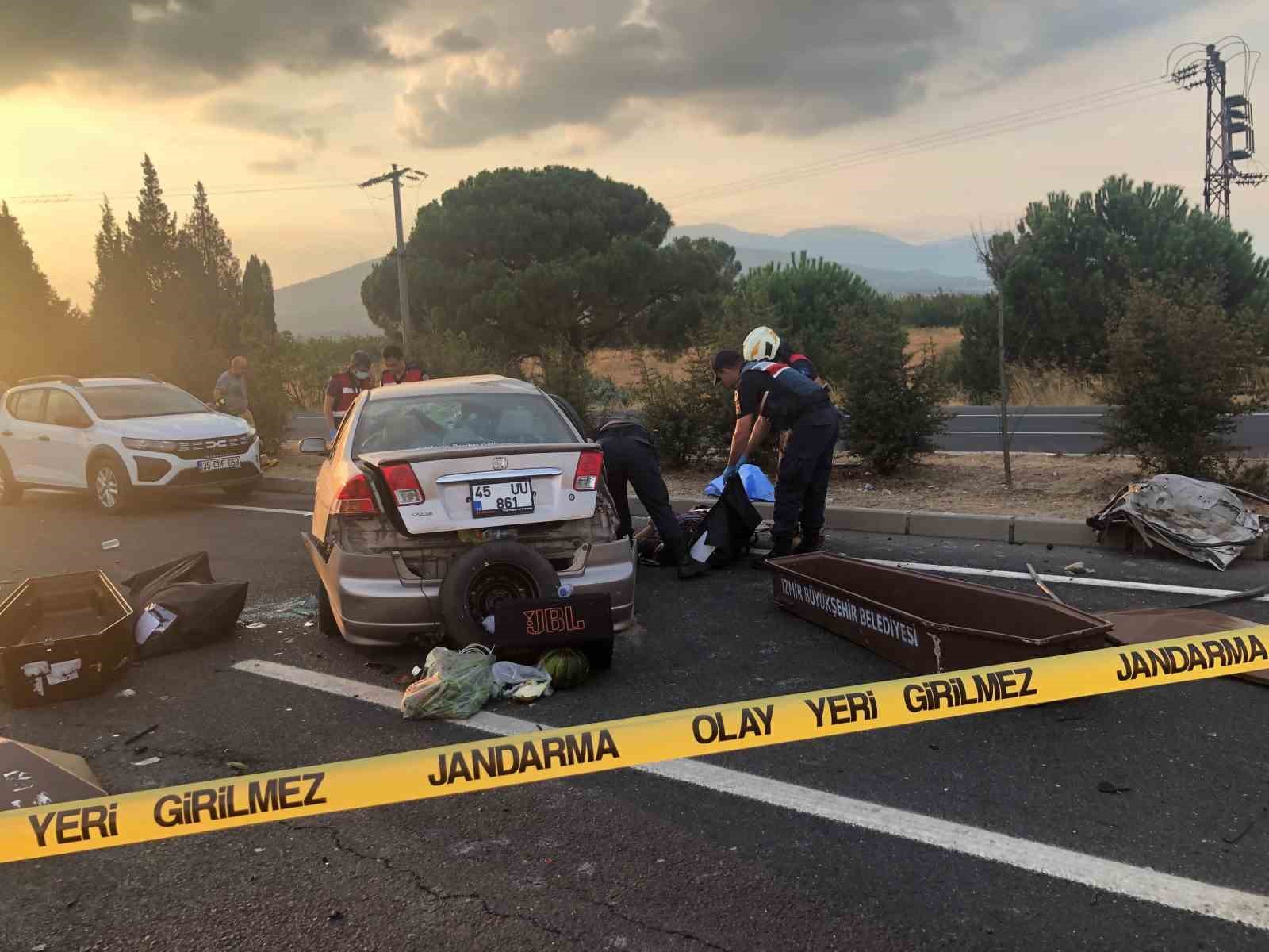 İzmir’de feci kaza: 2 ölü, 3 ağır yaralı