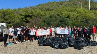 Marmaris Belediyesi ve öğrencilerden çevre temizliği