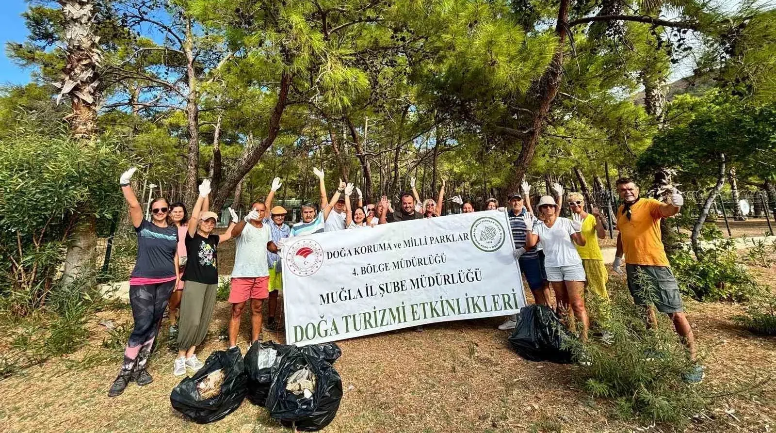 Datça Kovanlık Tabiat Parkı’nda doğa yürüyüşü ve çevre temizliği etkinliği düzenlendi