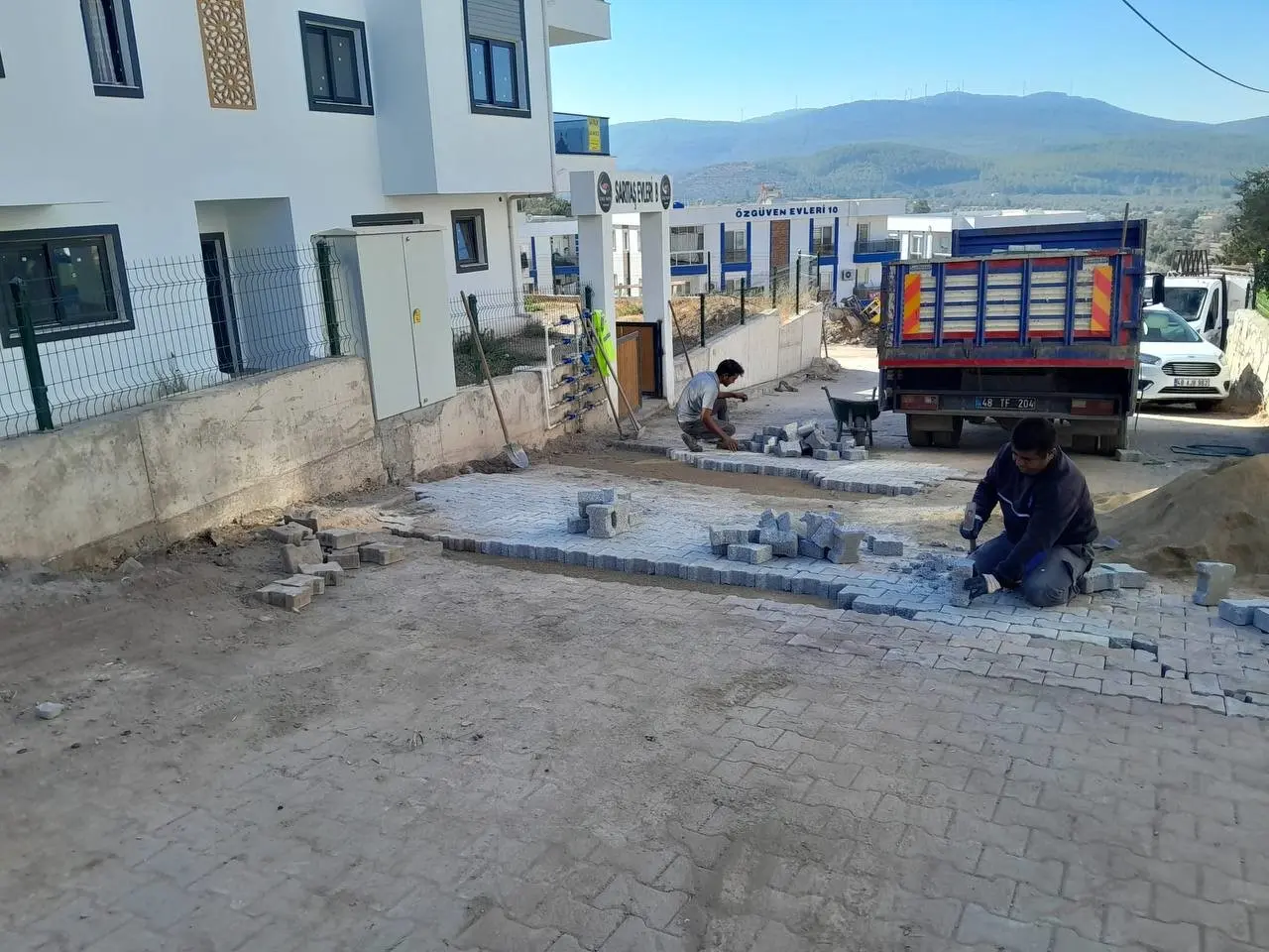 Bodrum Belediyesi Fen İşleri ekiplerinin çalışmaları sürüyor