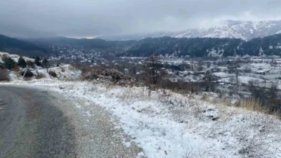 İzmir’e mevsimin ilk karı düştü