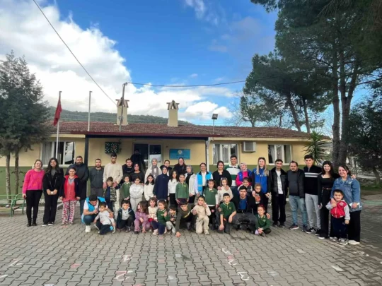 Muğla’da gönüllü üniversiteliler köy okullarında etkinlik düzenliyor