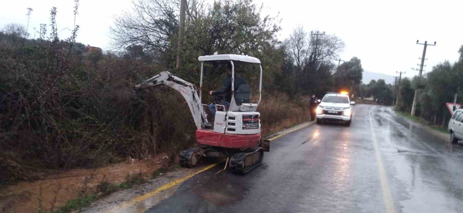 Yağmur nöbetindeki ekiplerden anlık müdahaleler