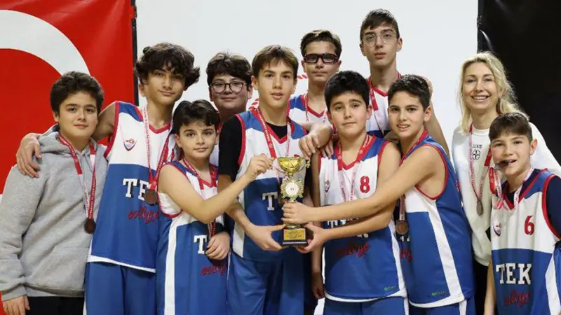 TEK Koleji Ortaokul Yıldız Erkekler Basketbol Takımı, Beden Eğitimi Öğretmeni