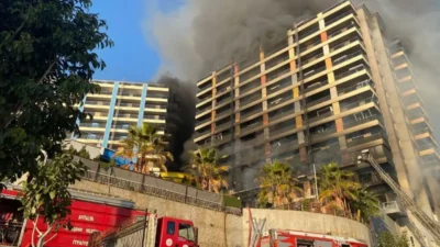 Antalya'nın Alanya ilçesinde 12 katlı otel inşaatında yangın çıktı. İçeride