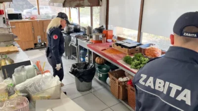 Bodrum Belediyesi Zabıta ekipleri, halk sağlığını koruma çalışmaları kapsamında pide