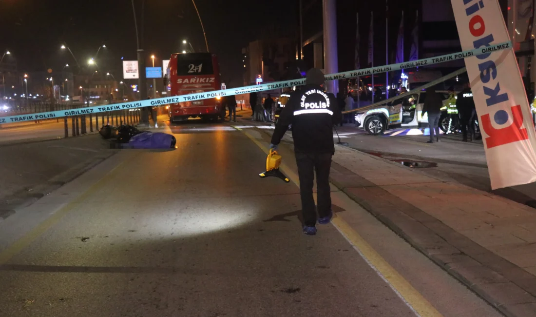 Denizli'nin Merkezefendi ilçesinde seyir halindeki motosiklet sürücüsü dengesini kaybedip yan