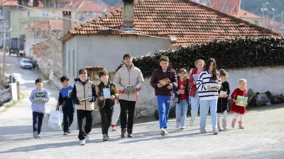 Muğla Büyükşehir Belediyesi, özellikle küçük öğrencilerin eğitimine ve kültürel gelişimine