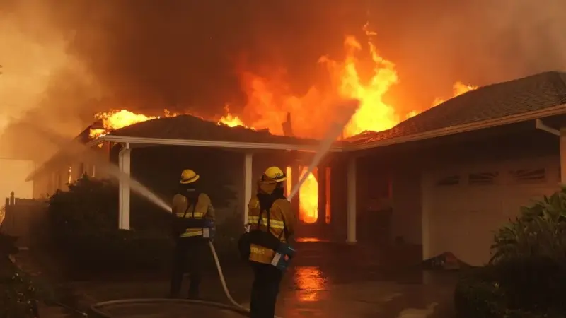 ABD'nin Los Angeles şehrinde başlayan orman yangınları, bölgeyi tarihinin en